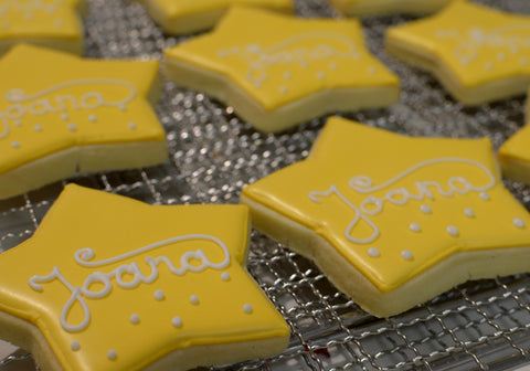 iced cookies lebkuchen fest keks yellow star stars decorated biscuits lebkuchenherz keksgeschenk geschenkideen