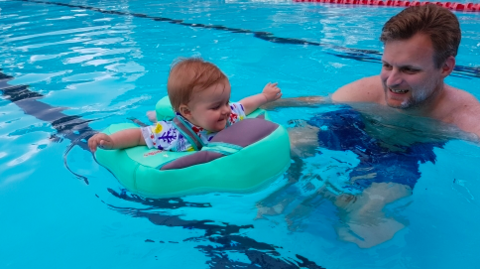 Water - Flytende baby svømmering