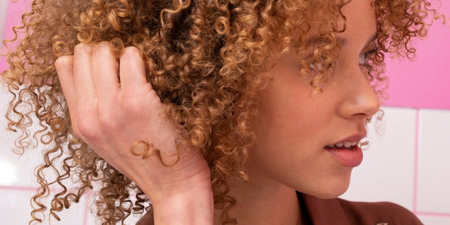 Locken richtig föhnen nach dem Locken auffrischen