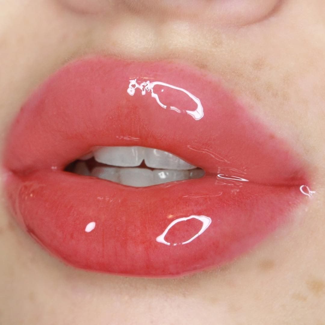 glossy lipstick