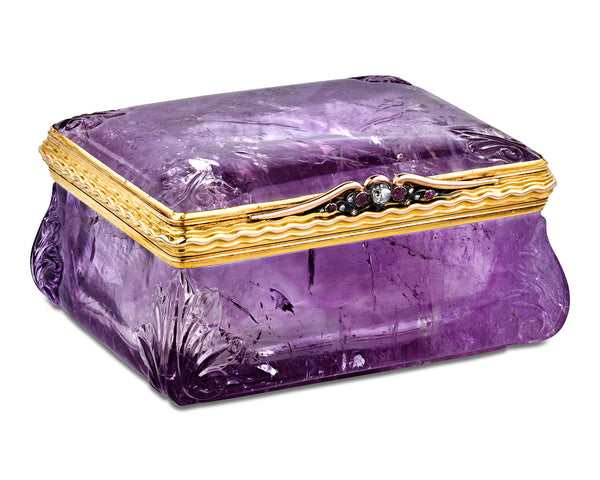 Antique Snuff Boxes: An Expert Guide