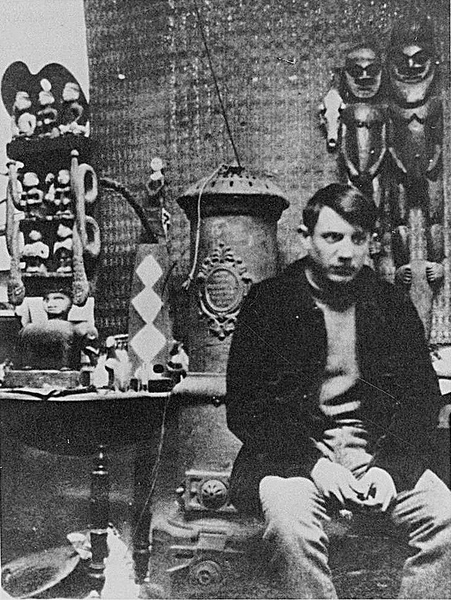 Picasso in his Montmartre Studio. 1908. 