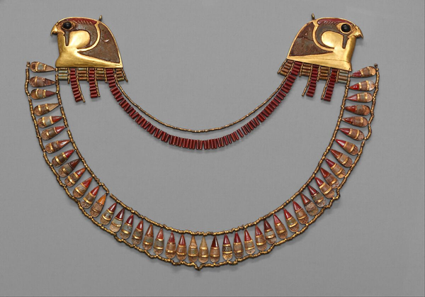 Gold necklace from Noseo-ri 215 Beonji Tomb, Gyeongju