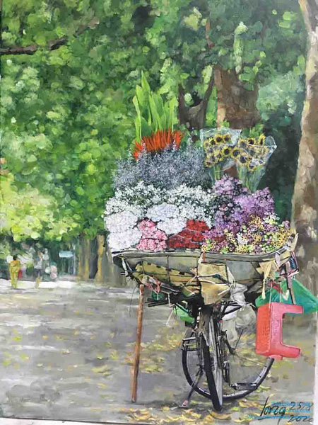 Painter Tran Nam Long is also very interested in painting Hanoi landscapes. The work "Colors of flowers" shows the artist's realistic and "impressionist" style
