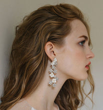 Load image into Gallery viewer, Delphine Earring