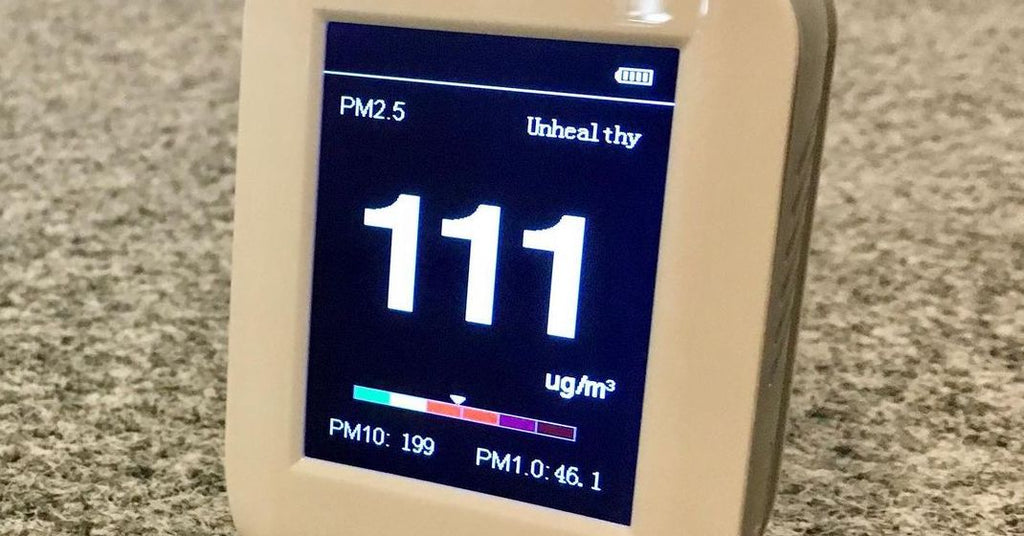 PPM dust level measurement in climbing gym showing unhealthy levels