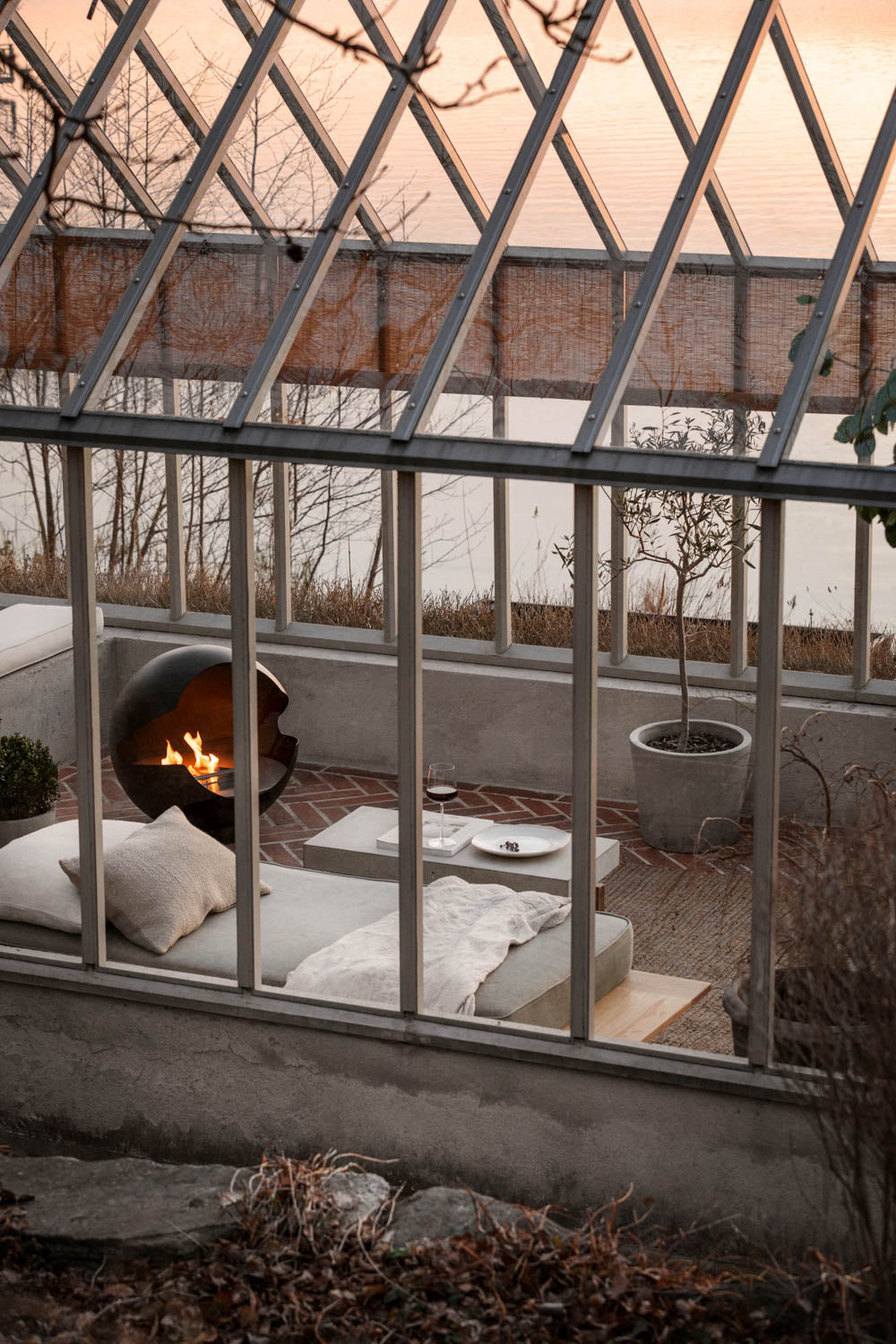 fireplace-in-greenhouse-3