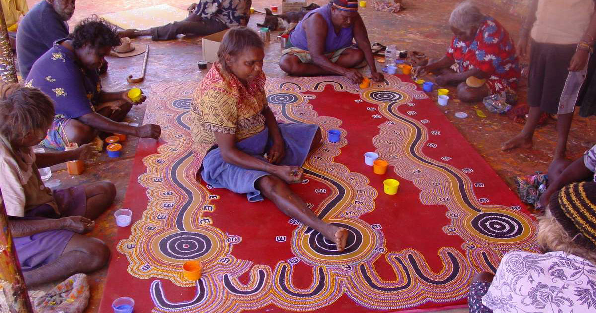 Warlpiri women artists at work Warlukurlangu Arts Centre