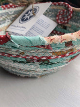 Load image into Gallery viewer, Small Table Basket #1425