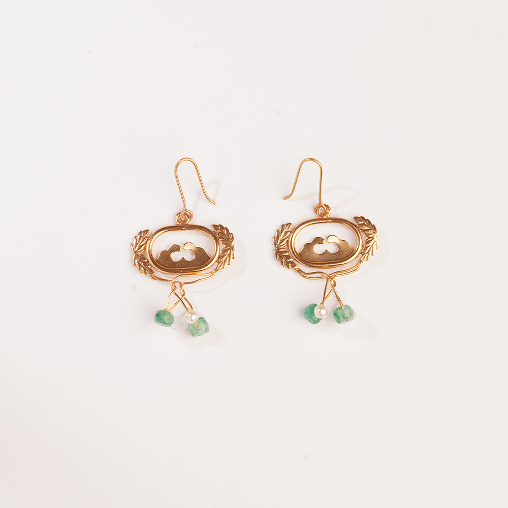 GOLD PLATED OVAL LEAFAGE EARRING WITH EMERALD & PEARLS