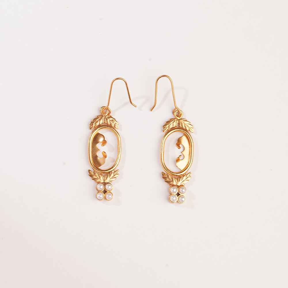 GOLD PLATED OVAL LEAFAGE AND SQUARE PEARLS EARRING