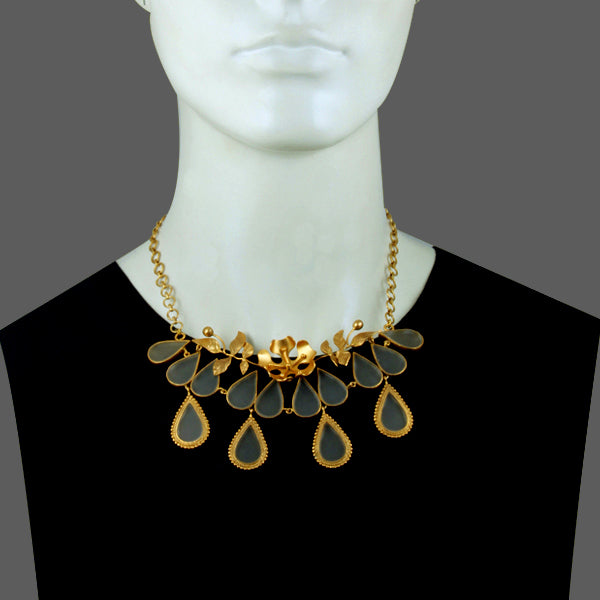 GOLD PLATED NECKPIECE WITH LATIFOLIA, SERRATE LEAVES AND ACRYLIC DROPS