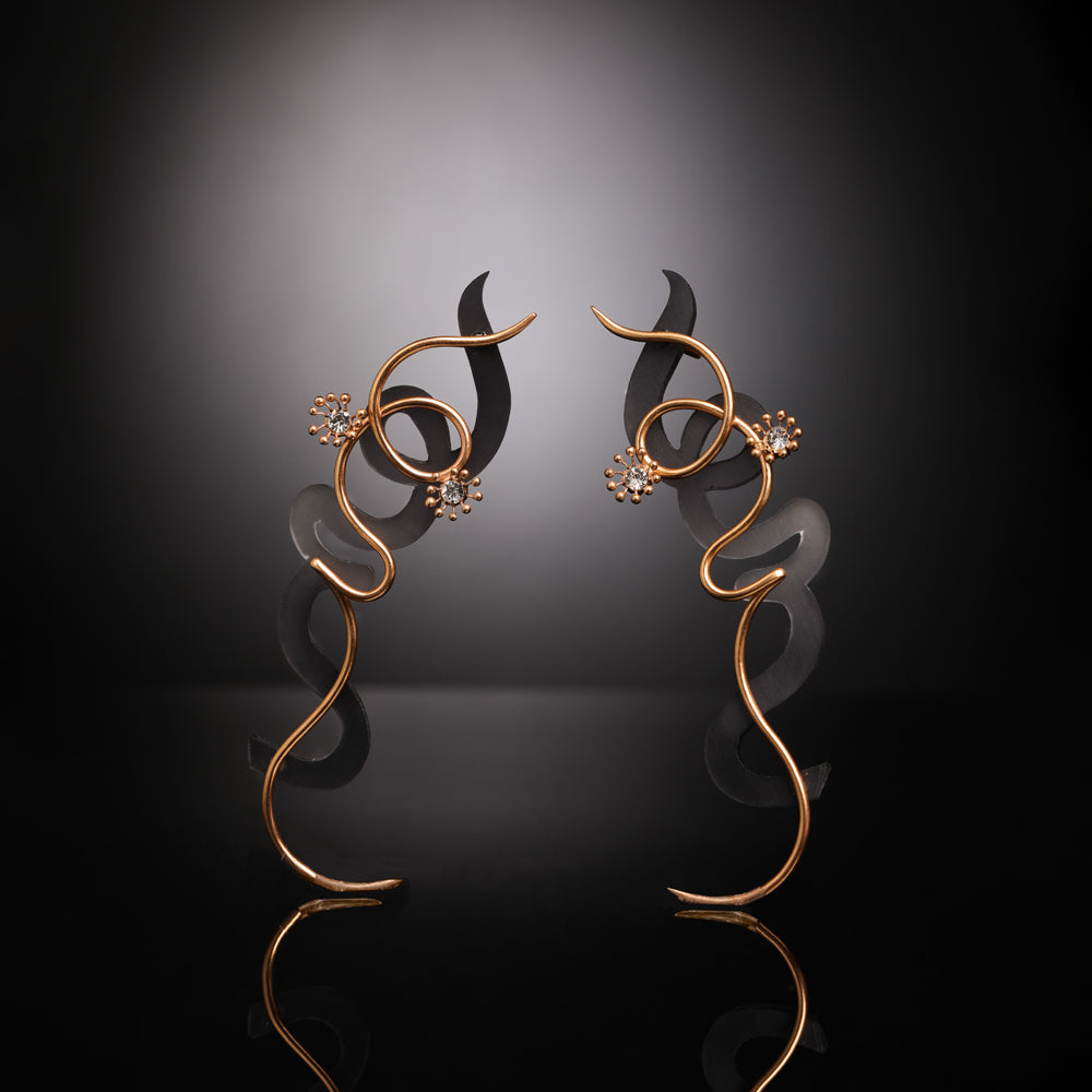 SEA WAVE BLACK EARRING