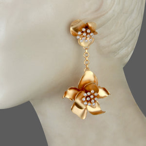 GOLD PLATED WIRE PEARL AND FUCHSIA DOUBLE FLOWER EARRING