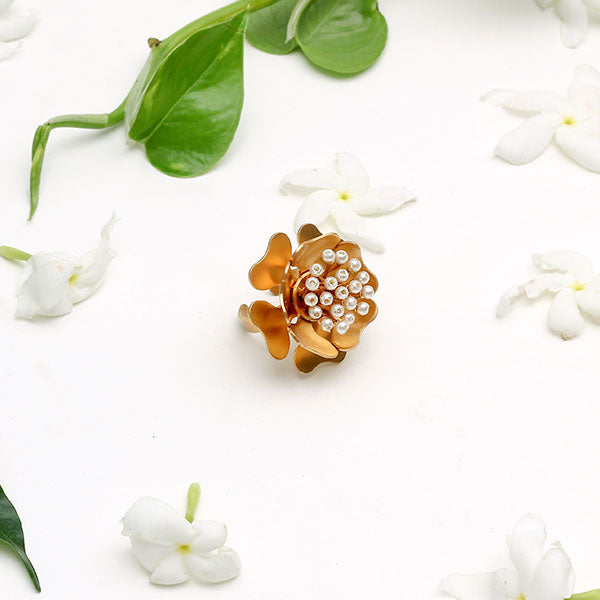 GOLD TONED PRIMROSE RING WITH PEARL CLUSTERS