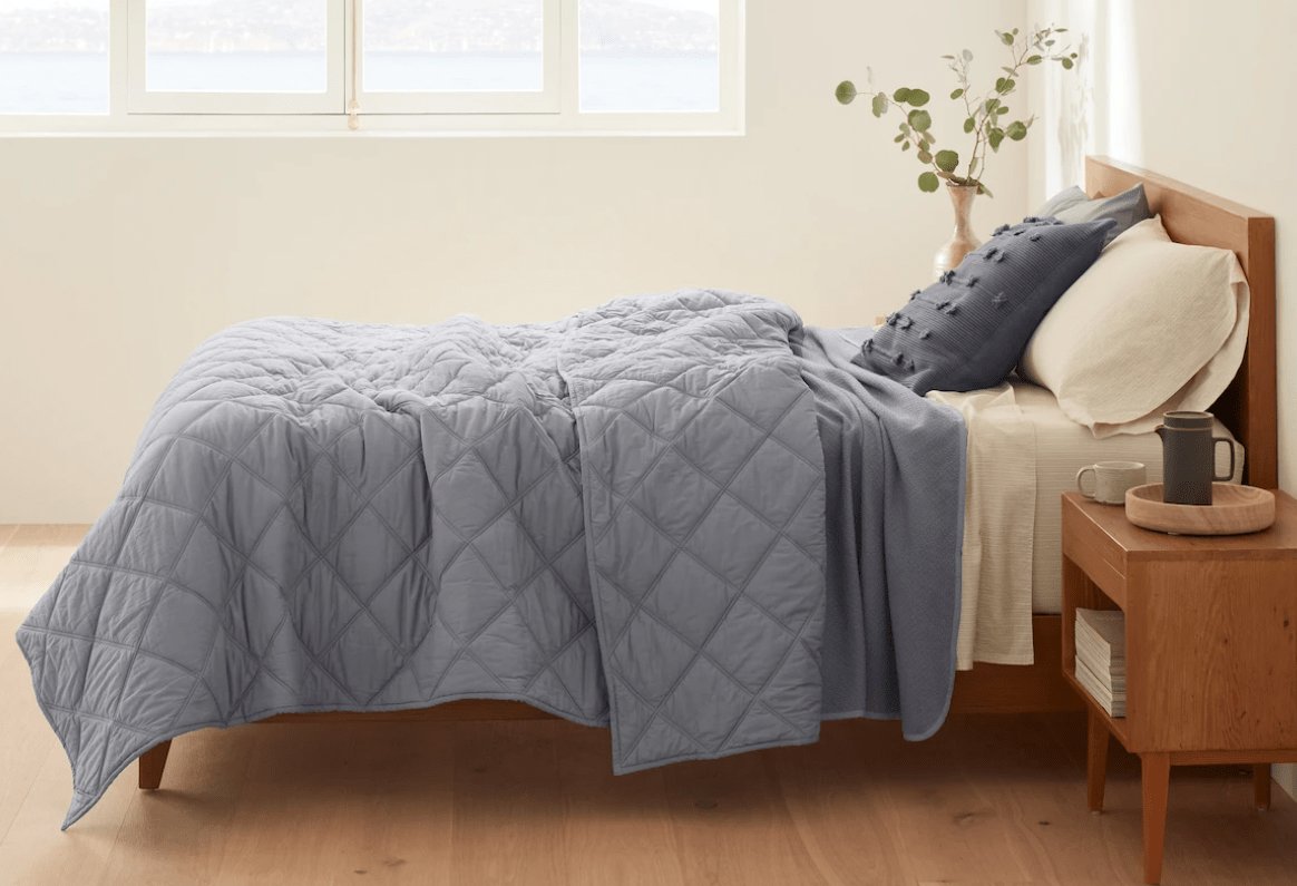 https://cdn.shopify.com/s/files/1/0083/8877/1891/collections/pdp_relaxedlinen_duvet_laurel_sp20_a.jpg?v=1669754665