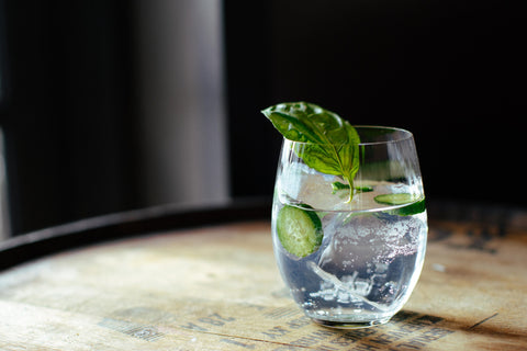 Image of refreshing water with mint and cucumber to convey intuitive drinking