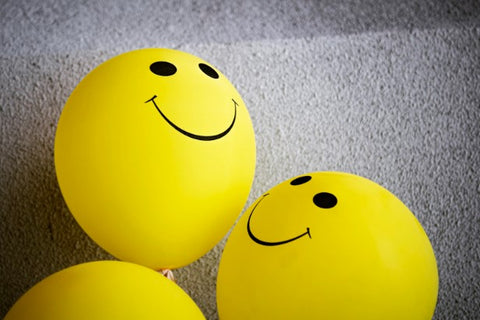 yellow smiley face balloons