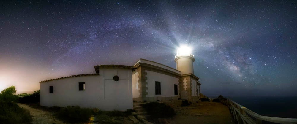 Via láctea Faro Cabo Blanco