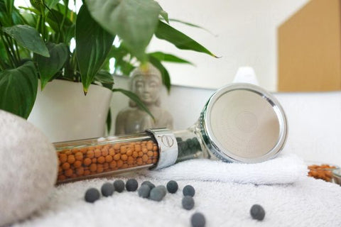 La pomme de douche PURELIFE et les billes purifiantes