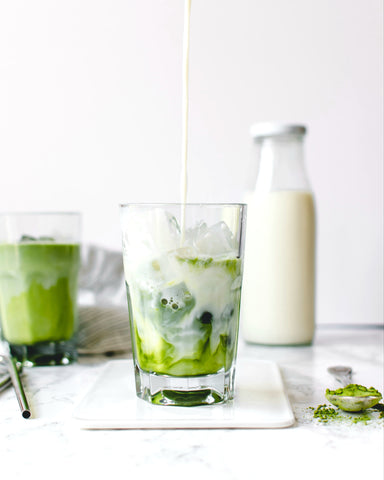 Wie man einen Matcha Latte macht – Matcha Oishii