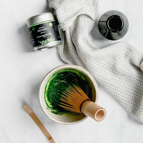 Wie man Matcha-Tee zu Hause zubereitet - Matcha Oishii