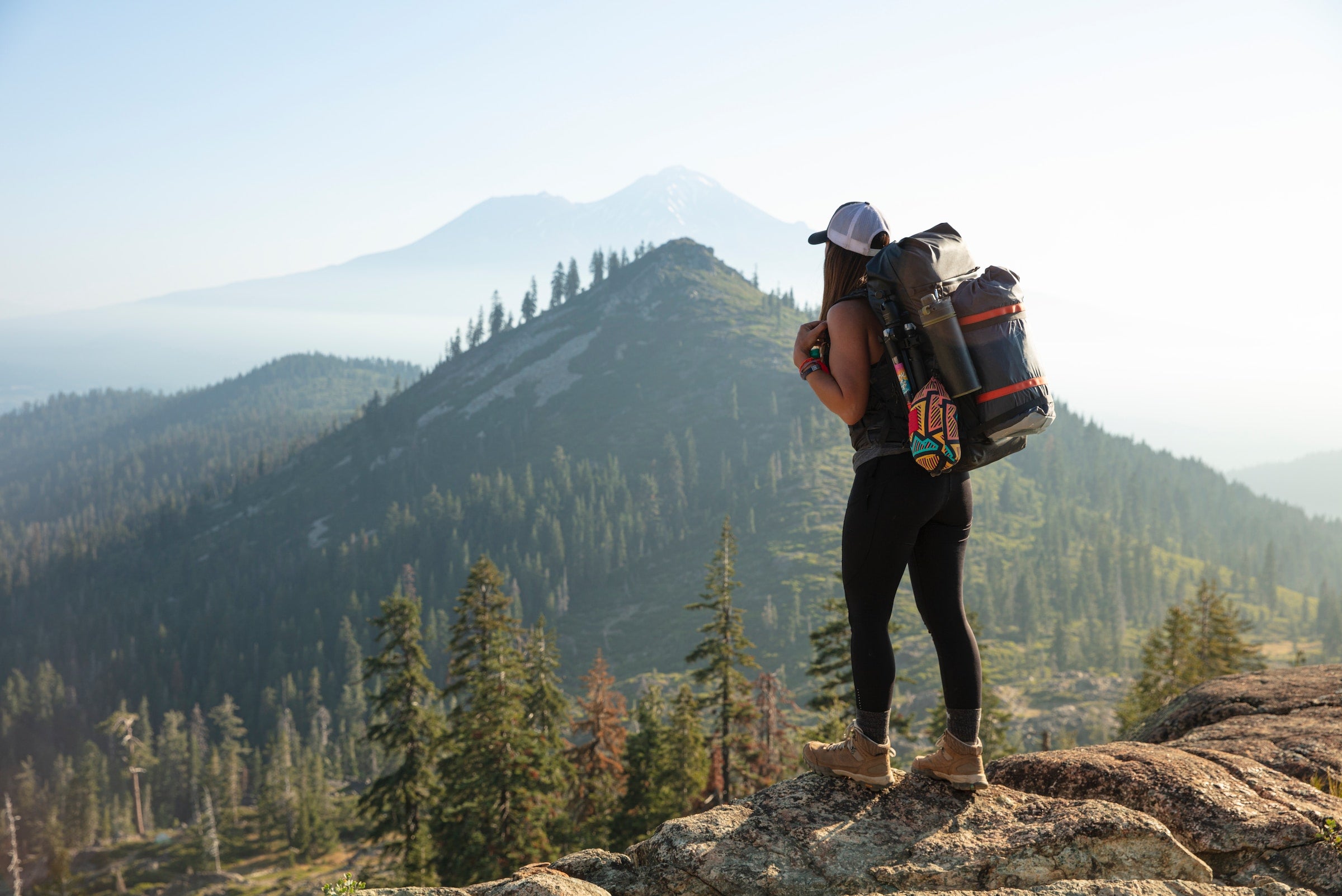 What to Wear Hiking in Summer? 10 Best Hiking Outfits For Women – SILVERWIND