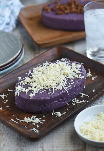 Ube halaya topped with shredded cheese. (Source: Kawaling Pinoy)