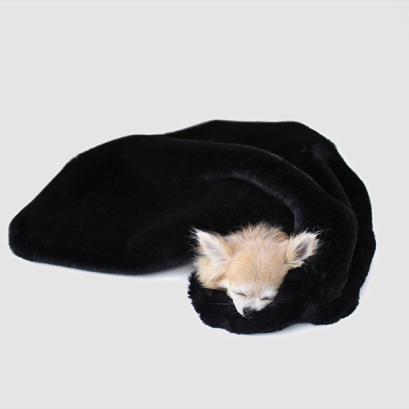 https://cdn.shopify.com/s/files/1/0084/1829/5913/products/hello-doggie-divine-blanket-black_800x800.jpg?v=1628797225