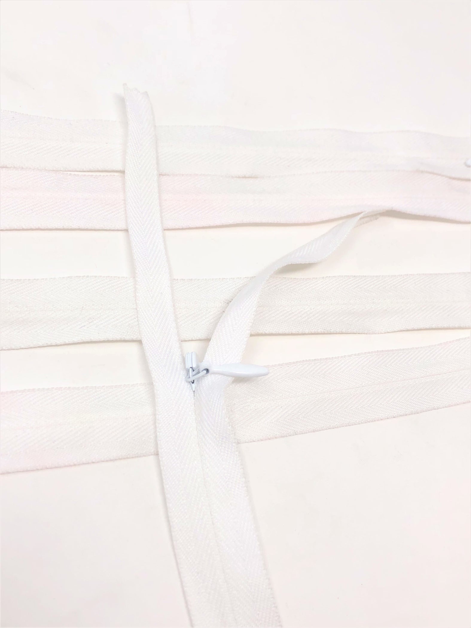 Wholesale White Invisible Zippers - Choose Length - — ZipUpZipper