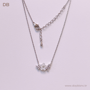 
            
                Load image into Gallery viewer, Blossom Love (Necklace)
            
        