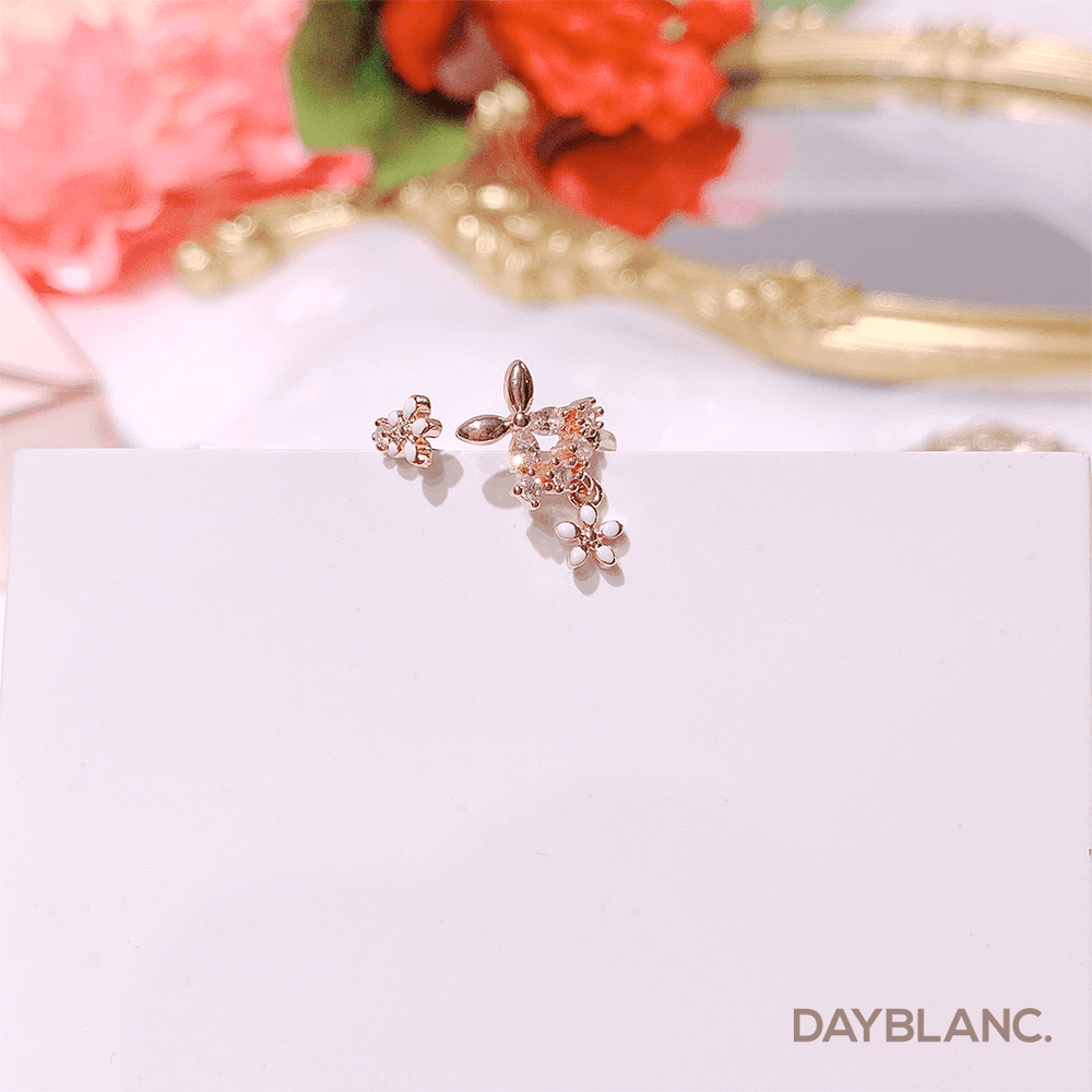 
            
                Load image into Gallery viewer, Flower Dance (Ring) - DAYBLANC
            
        