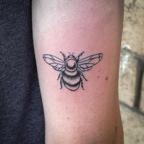 Discover 169+ bee tattoo cute best