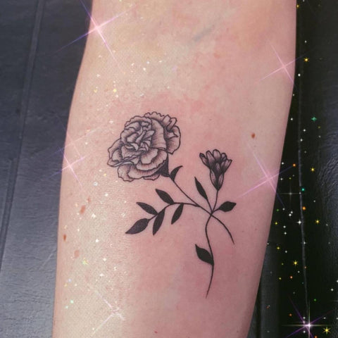 25 Small flower tattoos that are too pretty to have
