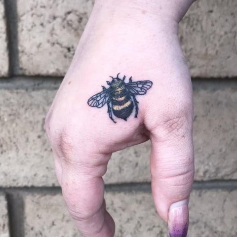 Neotraditional style bee tattoo  Tattoogridnet
