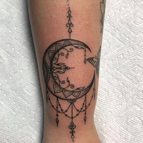 38 Amazing Small Sun and Moon Tattoo Ideas | Small hand tattoos, Moon tattoo,  Sun tattoos