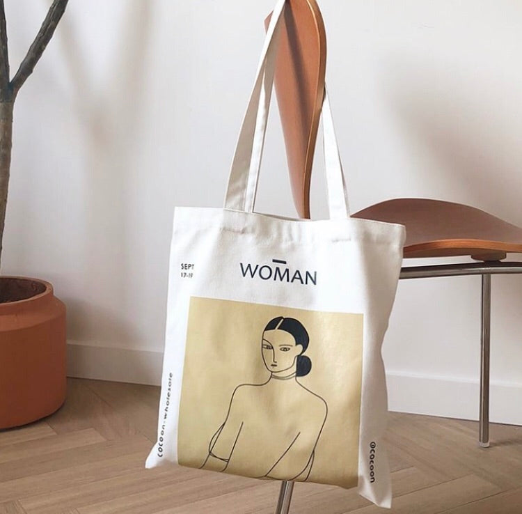 woman tote