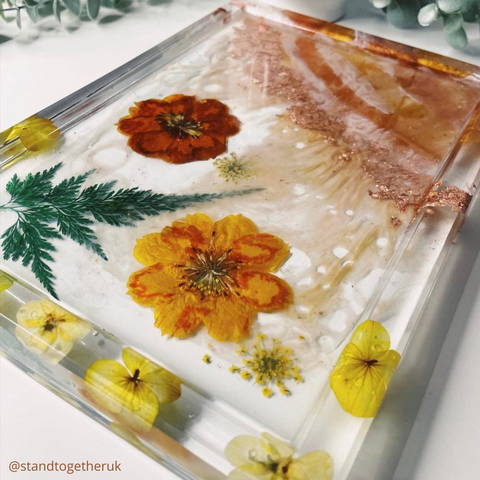 How To Add Flowers In Epoxy Resin?