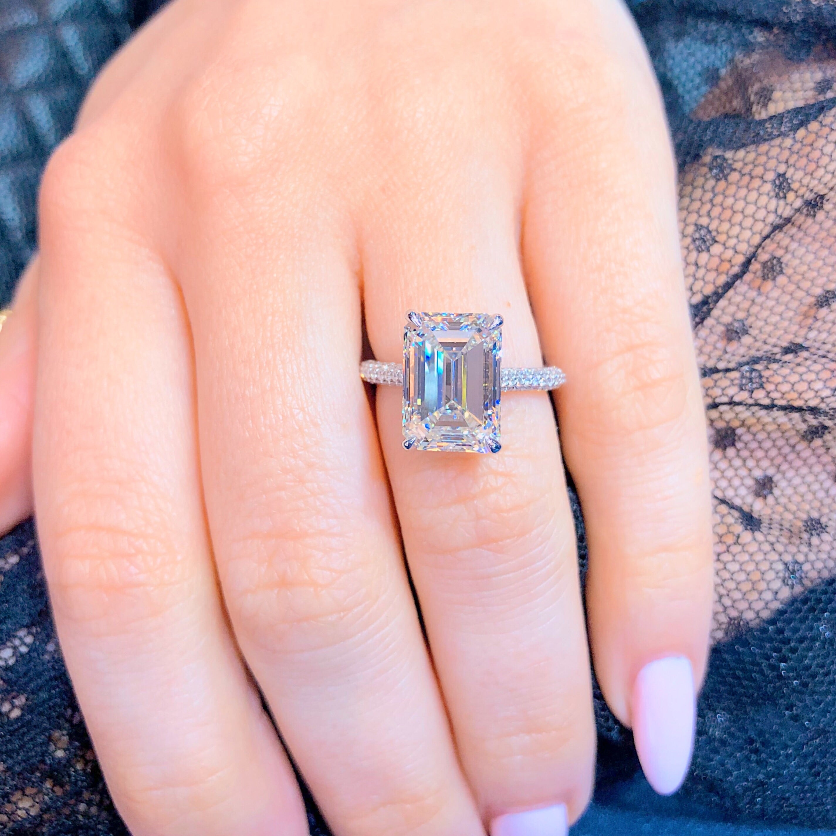 emerald cut diamond ring        <h3 class=