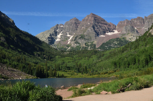 Trail view of Maroon Lake at Maroon Bells in Aspen, Colorado