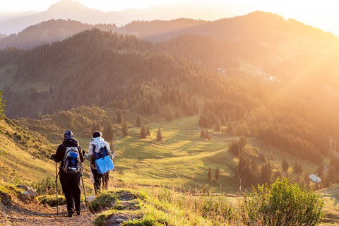 2 backpackers begin mountain trail hike.