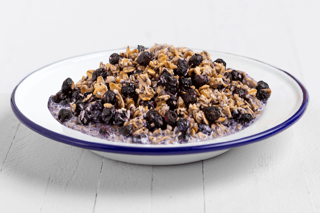 Granola with Milk and Blueberries - #10 Can | Mountain House