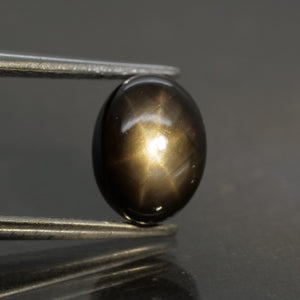 Sapphire | black, star effect, oval cut 8x6mm, 1.40ct | Eden