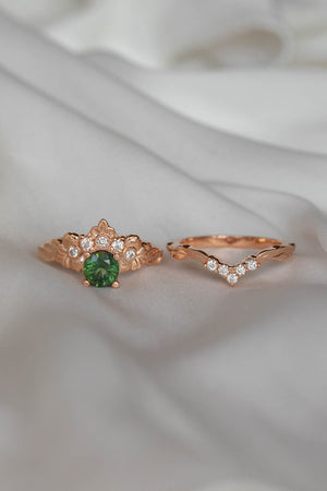 Elvish engagement ring set with peridot, fantasy gold flower rings /  Fiorella