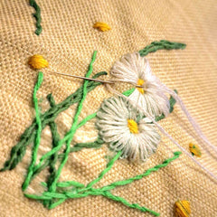 Embroidered daisy pattern for my new cosmetics bag collection - Parade Handmade