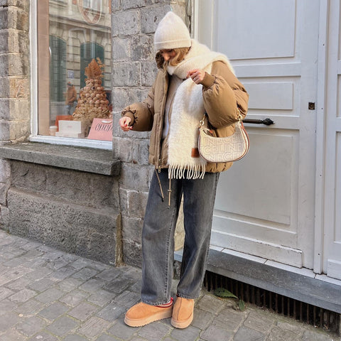 femme ugg tazz dans la rue