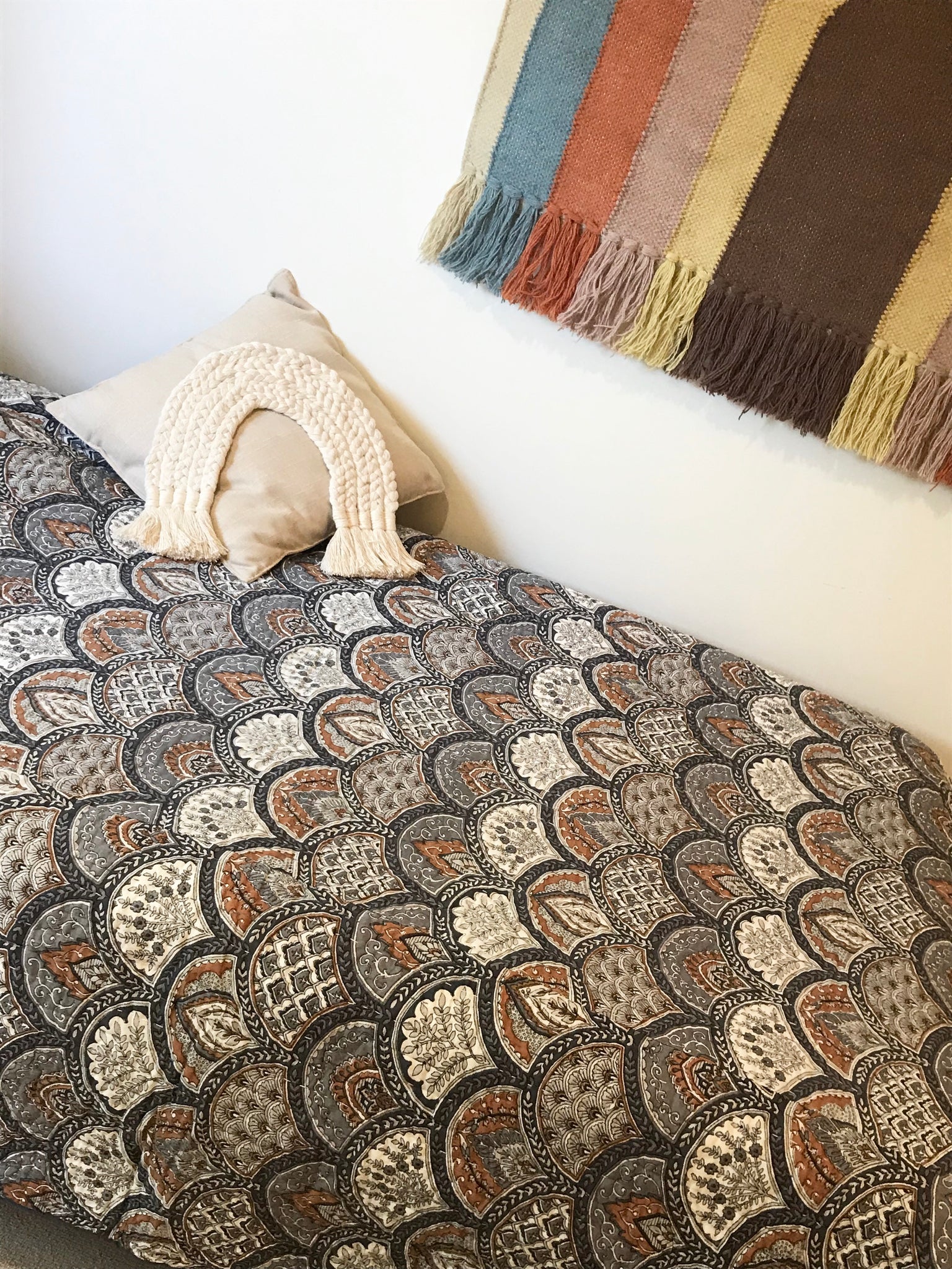 queen bedspreads and quilts