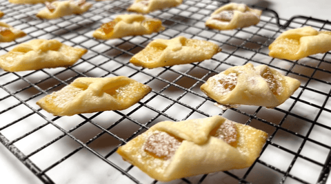 Christmas Polish cookies with powdered sugar
