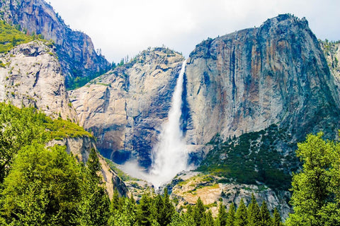 Waterfall located on the cliff at the yosemite national park