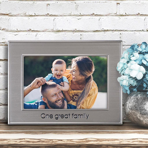 https://cdn.shopify.com/s/files/1/0085/6211/4675/products/malden-4x6-one-great-family-frame-617138_512x512.jpg?v=1681475383